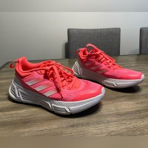 Questar ADIDAS sneaker